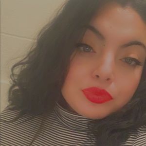 Meet your Posher, Esperanza